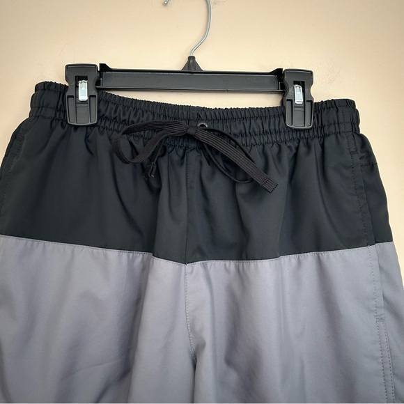 🔹Nike Men’s Tri-Tone Athletic Shorts - Black, Gray, White - Picture 2 of 9